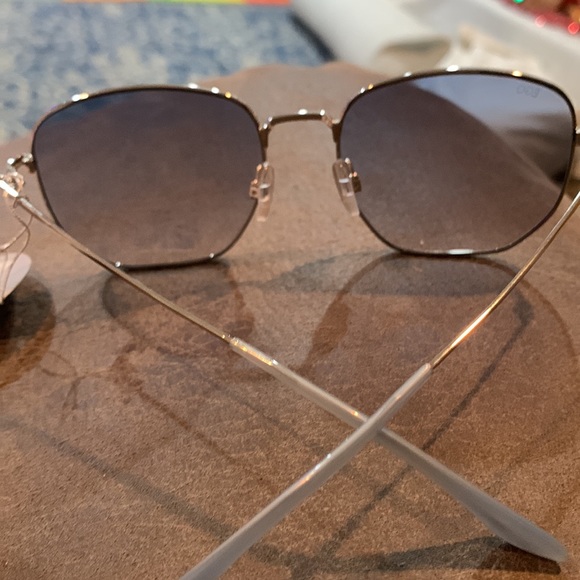 🔴 PRICE IS FIRM 🔴 Super cute sunglasses 😎 - BRAND NEW IN PACKAGING ❤️❤️❤️ - Picture 3 of 7